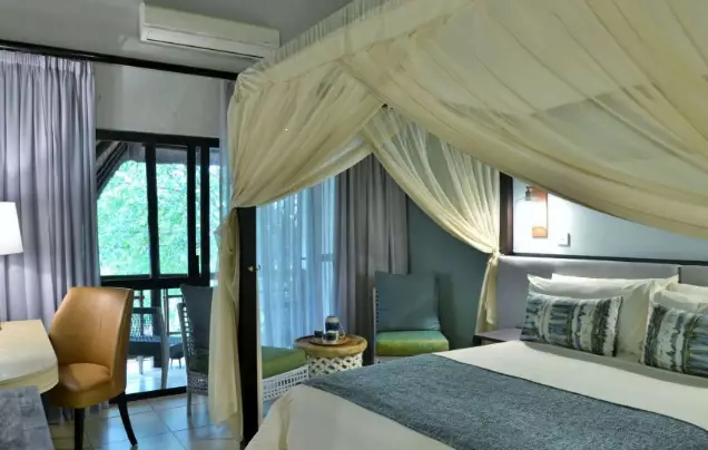 Cresta Mowana Safari Resort & Spa