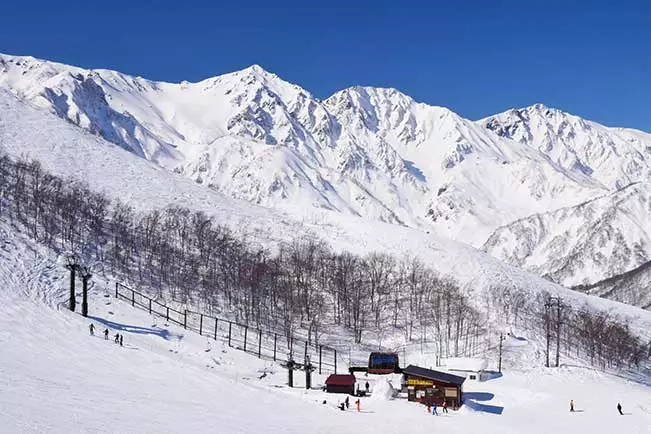 Set in the Japanese Alps, Hakuba is an excellent and easily accessible ski resort with some great apr&egrave;s options! 