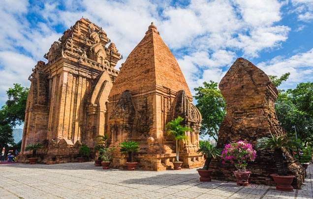 Day 9 Visit the Cham Towers