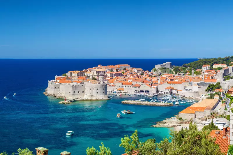 Extraordinary Europe